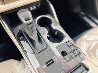 2024 Toyota Highlander Highlander Limited 2.5L Hybrid AWD Black Beige