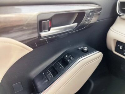 2024 Toyota Highlander Highlander Limited 2.5L Hybrid AWD Black Beige