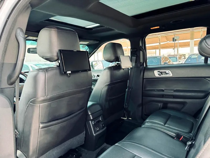 2015 Ford Explorer EcoBoost 4 Cylinder Engine Neat & Clean Car White Black