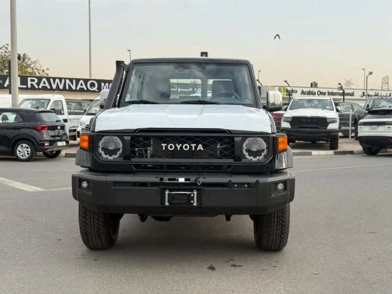 Toyota Land Cruiser LC 76 LX.Z 4WD FULL OPTION 2.8 DIESEL Black