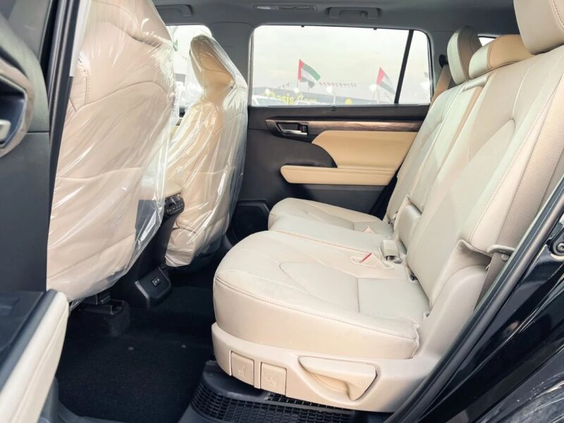 2024 Toyota Highlander Highlander Limited 2.5L Hybrid AWD Black Beige