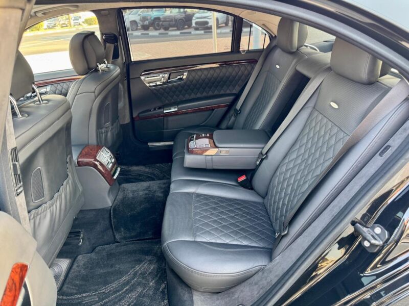 2010 Mercedes-Benz S 65 AMG 6.0L V12 twin-turbocharged Engine Black