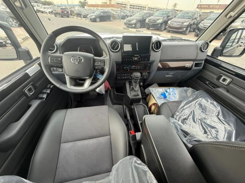 Toyota Land Cruiser LC 76 LX.Z 4WD FULL OPTION 2.8 DIESEL Black