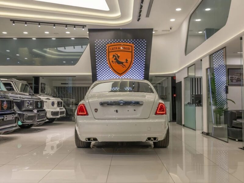 2010 Rolls-Royce Ghost GCC Specs Super Mint Condition White Red