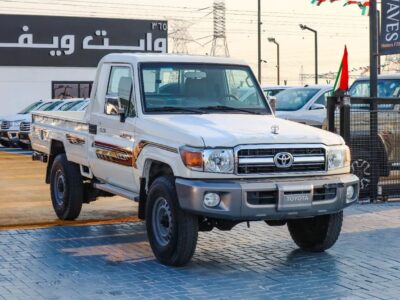 2018 Toyota Land Cruiser Pick Up Std 4.0L Single Cab GCC Specs White Beige