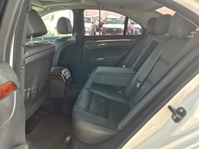 2006 Mercedes-Benz S-Class S 550 White Black in Perfect Condition