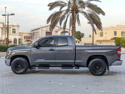 2018 Toyota Tundra Double Cab SR5 V8 5.7L 4X4 IN EXCELLENT CONDITION Grey
