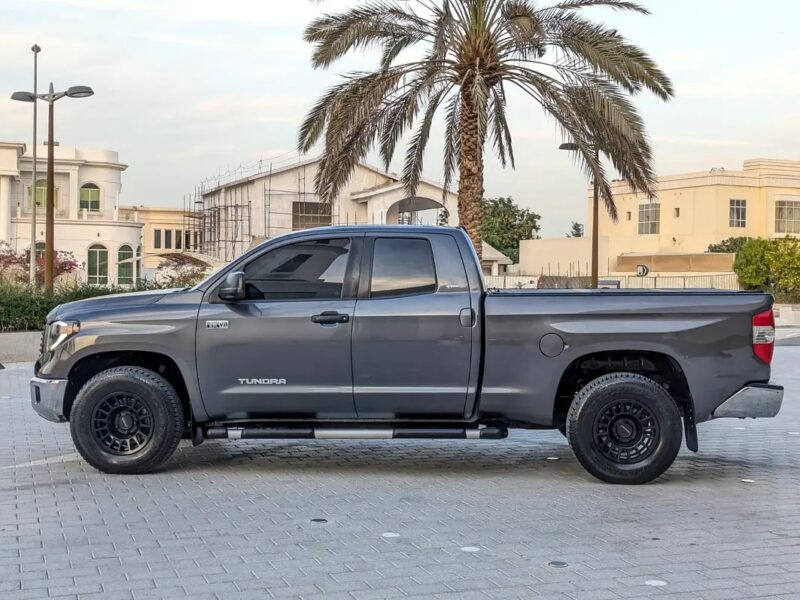 2018 Toyota Tundra Double Cab SR5 V8 5.7L 4X4 IN EXCELLENT CONDITION Grey