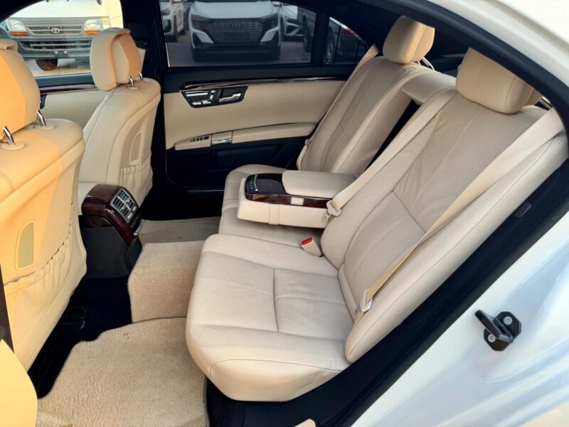 2007 Mercedes-Benz S 550 5.5-liter 8 Cylinder V8 Engine White Beige