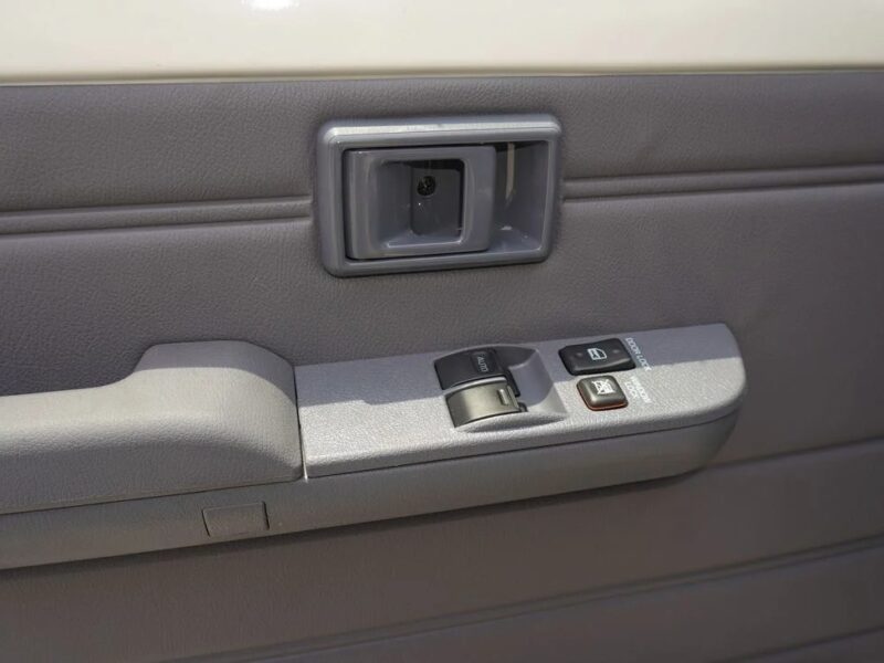 2025 Toyota Land Cruiser 70 4.0L V6 M/T White Grey GCC Specs