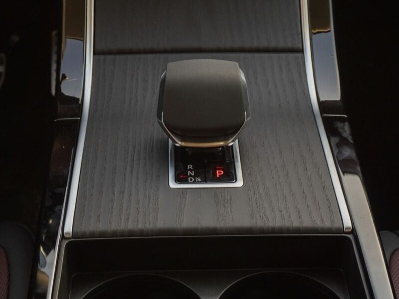 2024 Land Rover Range Rover Evoque P250 DYNAMIC SE White Maroon