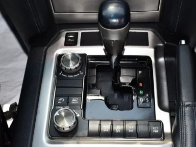 2018 Toyota Land Cruiser 4.5 litre 8 Cylinder Engine RHD White Black