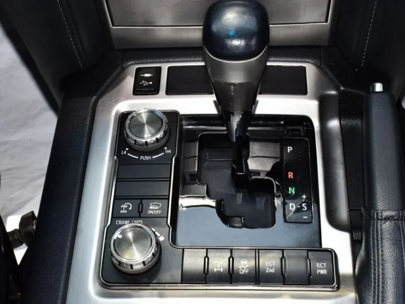 2018 Toyota Land Cruiser 4.5 litre 8 Cylinder Engine RHD White Black