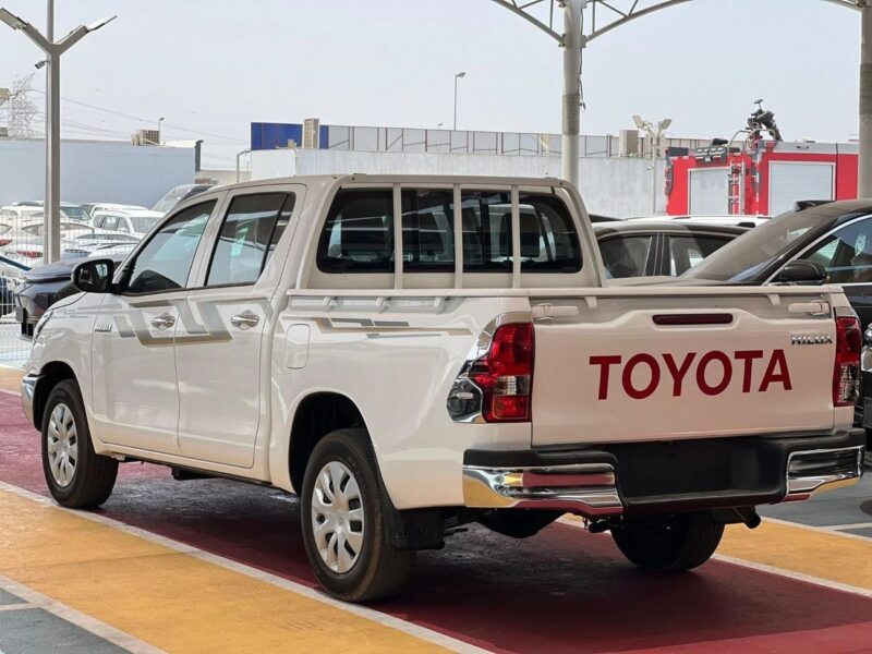 Toyota Hilux TOYOTA HILUX 2.4L 2WD MODEL 2025 White Black