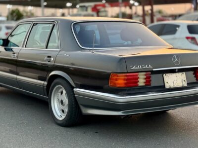 1990 Mercedes-Benz 560 SEL 5.6 liters 8 Cylinders Engine Blue Black