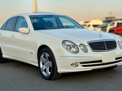 2004 Mercedes-Benz E 500 5.0 liters V8 Engine White Black