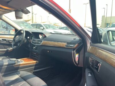 2011 Mercedes-Benz E300 Korean Specs V6 Low Mileage Silver Black