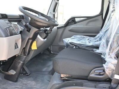 2024 Mitsubishi Fuso Canter MITSUBISHI CANTER CARGO 4.2L DSL SCABIN 4X2 MT White
