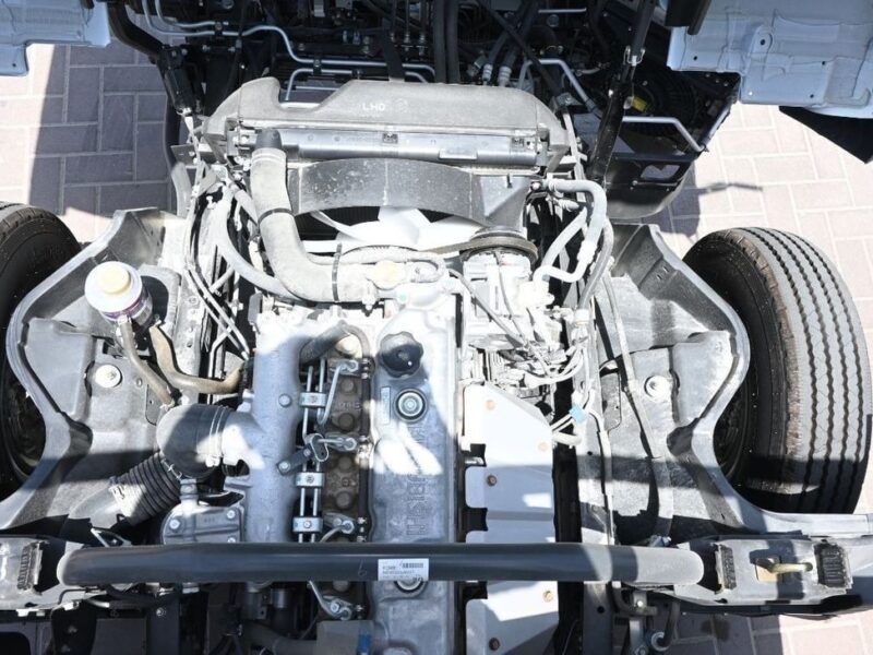 2024 Mitsubishi Fuso Canter MITSUBISHI CANTER CARGO 4.2L DSL SCABIN 4X2 MT White