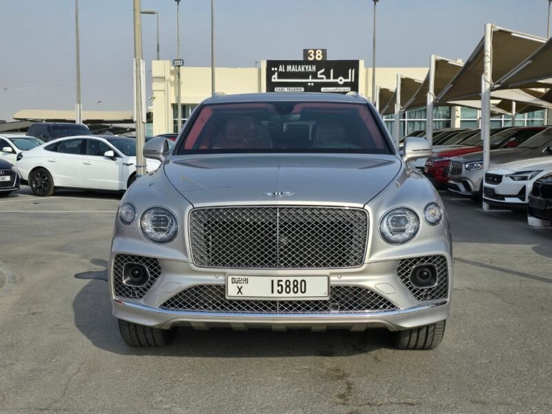 BENTLEY Bentayga V8 Turbo Engine 2023 Silver Red GCC Specs