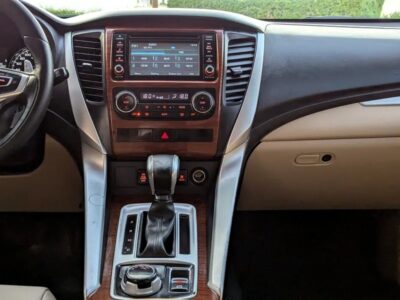 2017 Mitsubishi Montero Sport GLX 4WD GCC IN EXCELLENT CONDITION White Beige