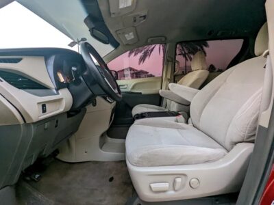 2015 Toyota Sienna LE Mid Option in Perfect Condition Red Beige
