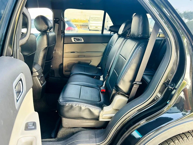 2014 Ford Explorer XLT SUV Neat and Clean Car Black