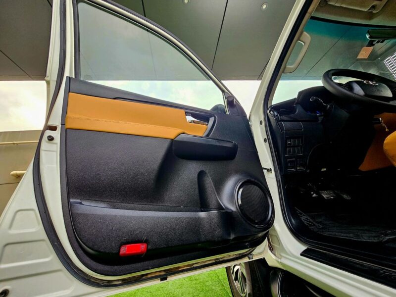 2018 Toyota Fortuner EXR V4 2.7L NEW SHAPE White Tan GCC Specs