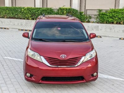 2015 Toyota Sienna LE Mid Option in Perfect Condition Red Beige