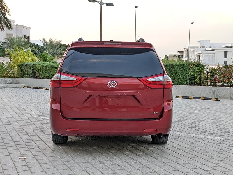 2015 Toyota Sienna LE Mid Option in Perfect Condition Red Beige