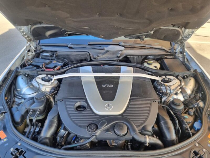 MERCEDES-BENZ S 600 2009 5.5-liter twin-turbo V12 Engine Silver Black