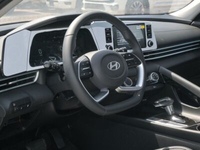 2024 Hyundai Elantra Hyundai Elantra 4 Cylinder Engine White Black