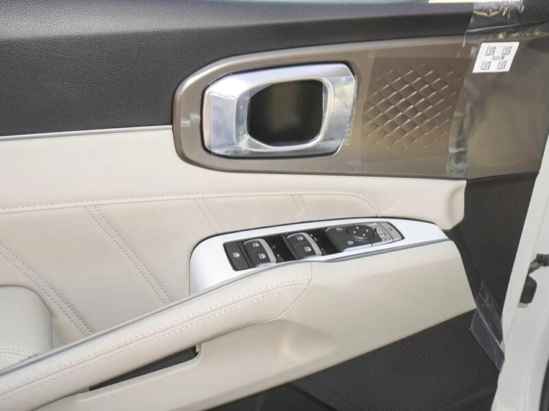 2025 Kia Sorento 3.5 litre V6 Engine White Beige GCC Specs