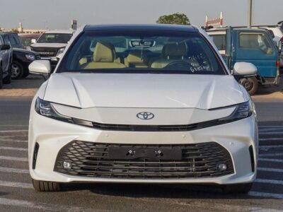 2025 Toyota Camry LE HEV 2.5L 4 Cylinder Engine Hybrid White Beige