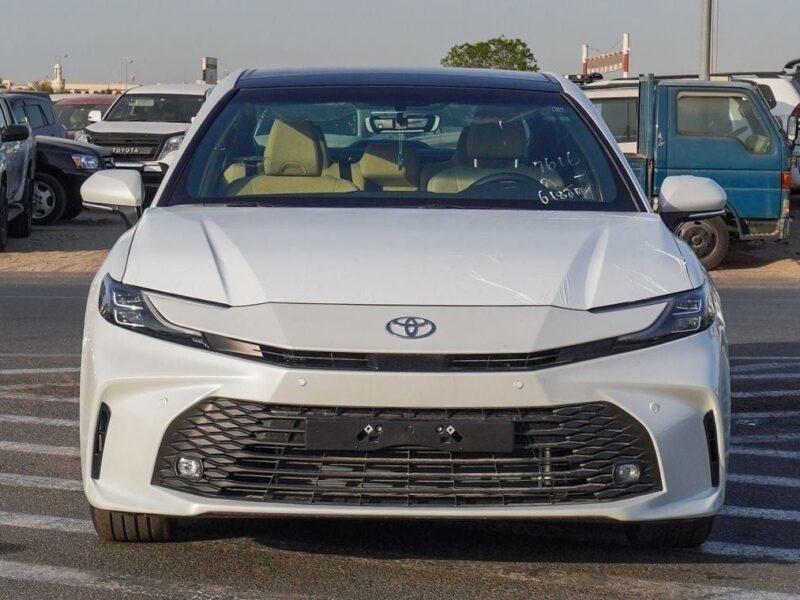 2025 Toyota Camry LE HEV 2.5L 4 Cylinder Engine Hybrid White Beige