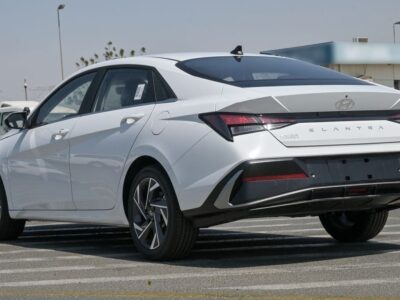 2024 Hyundai Elantra Hyundai Elantra 4 Cylinder Engine White Black