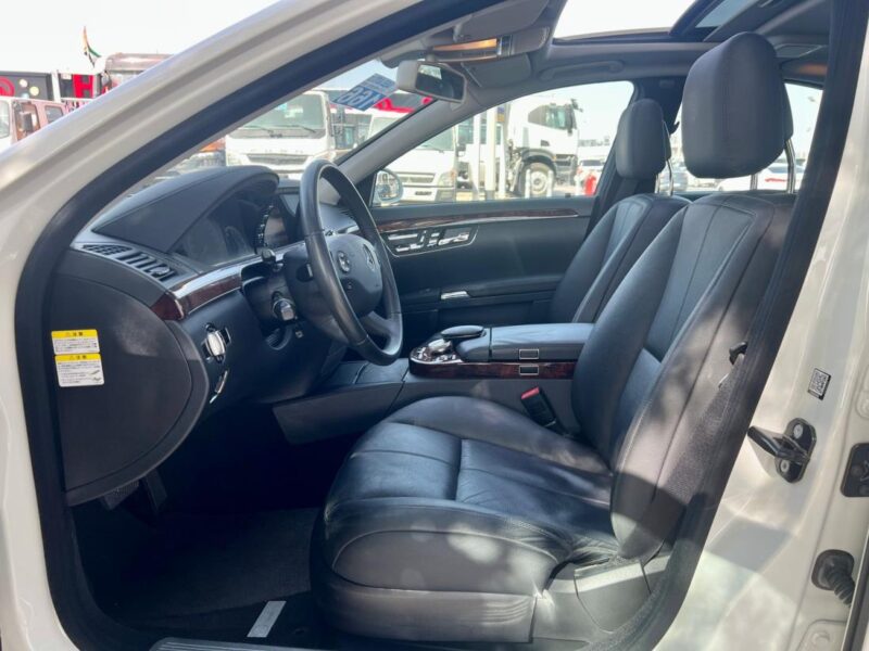 2008 Mercedes-Benz S 350 3.5 liters V6 Engine White Black