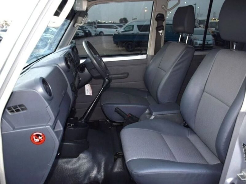 Toyota Land Cruiser Pick Up 2018 4.5L 8 Cylinder Diesel Manual Silver Grey