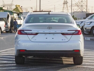 2025 Toyota Camry LE HEV 2.5L 4 Cylinder Engine Hybrid White Beige