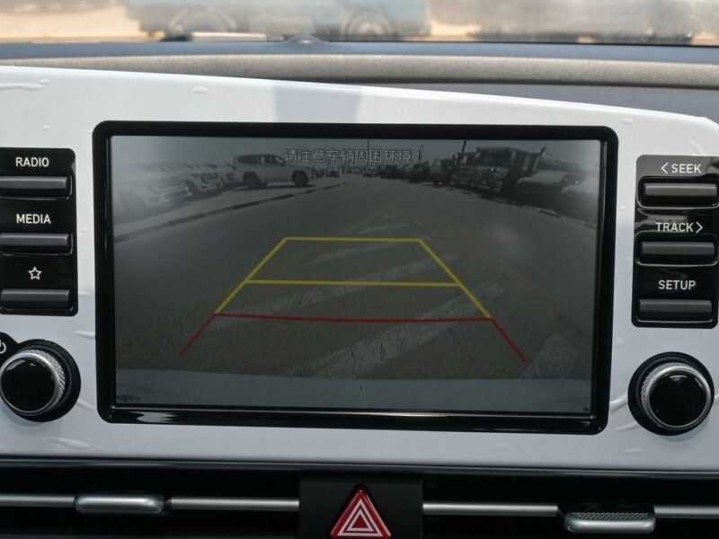 2024 Hyundai Elantra Hyundai Elantra 4 Cylinder Engine White Black