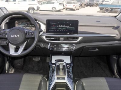 2024 Kia K3 Kia K3 Automatic 4 Cylinder Engine White Black