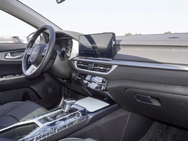 2024 Kia K3 Kia K3 Automatic 4 Cylinder Engine White Black