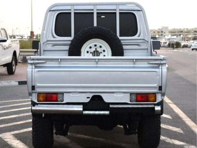 Toyota Land Cruiser Pick Up 2018 4.5L 8 Cylinder Diesel Manual Silver Grey