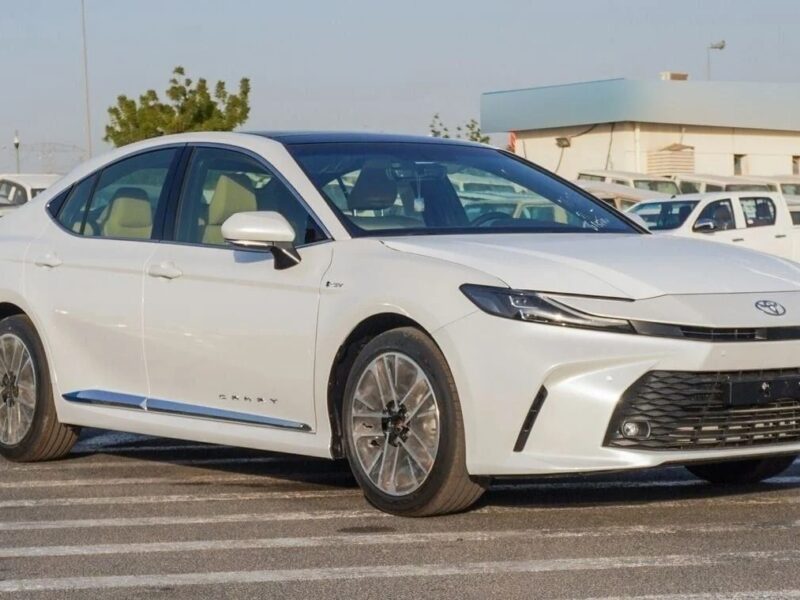 2025 Toyota Camry LE HEV 2.5L 4 Cylinder Engine Hybrid White Beige