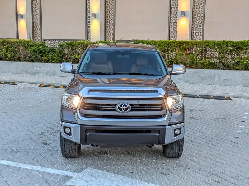 2015 Toyota Tundra Crewmax Limited 8 Cylinders Engine Grey Brown