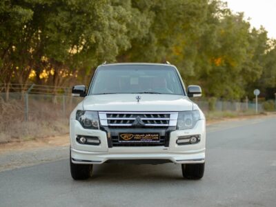 2020 Mitsubishi Pajero Signature Edition 6 Cylinder Engine GCC White Red