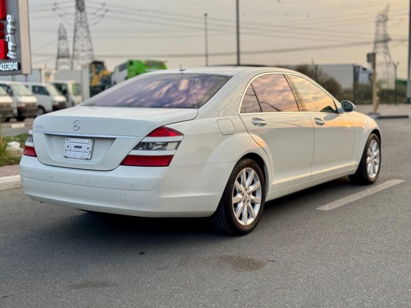 2007 Mercedes-Benz S 550 5.5-liter 8 Cylinder V8 Engine White Beige