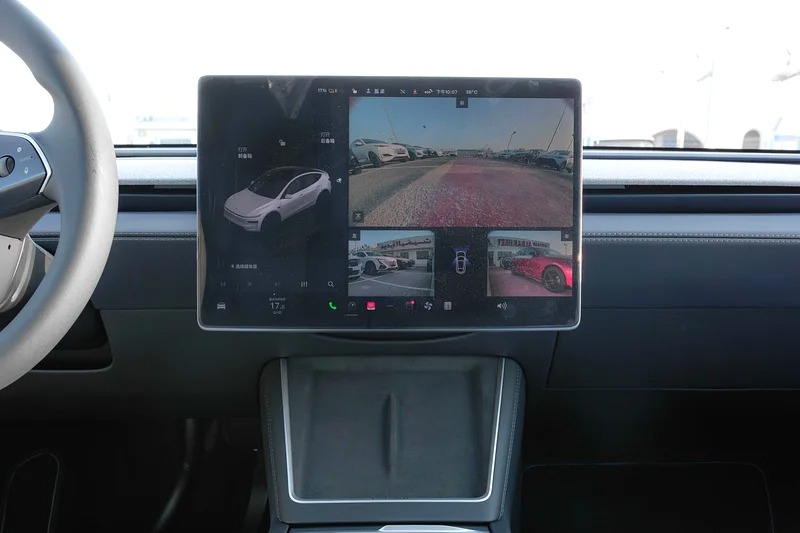 2025 Tesla Model Y Long Range Range 719 KM 0–100 km/h White