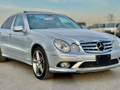 2007 Mercedes-Benz E 550 5.5-liter 8 cylinders Engine Silver Black