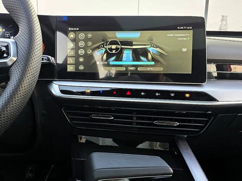 MG One MG One 1.5 LUX SUV FWD 5Doors Red Black Color 2024